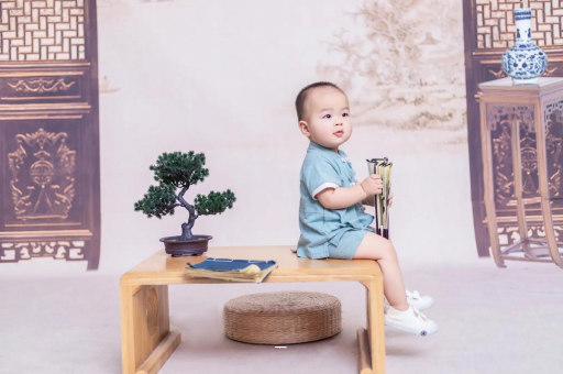 厦门宝宝边吃奶边挣扎烦躁